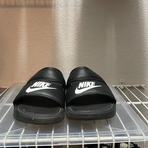 Women’s Slides
